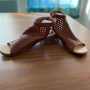 Girl’s Nine West Sandals